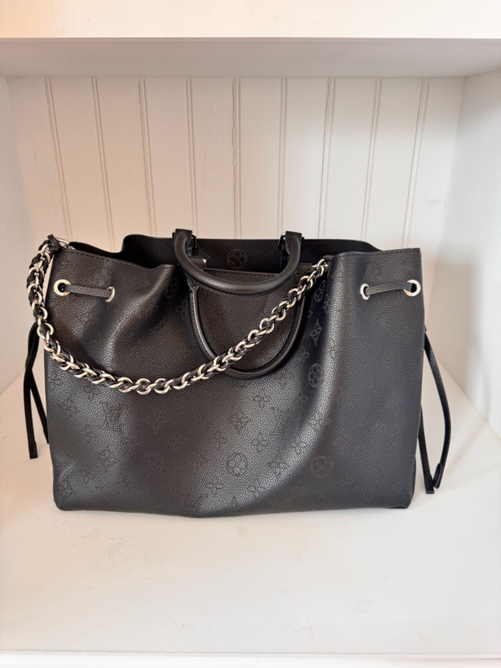 Multi compartment purse with chain
